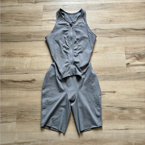 Lululemon Running One Piece Women's Gray Sleeveless Zip-Front Jumpsuit Romper - Picture 2 of 13